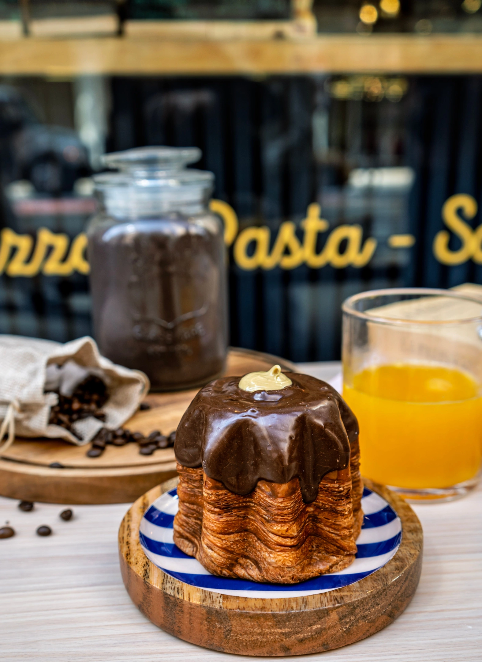 pandoro-nyc-italian-cafe-pastries-sandwiches-pizza-near-bryant-park-8