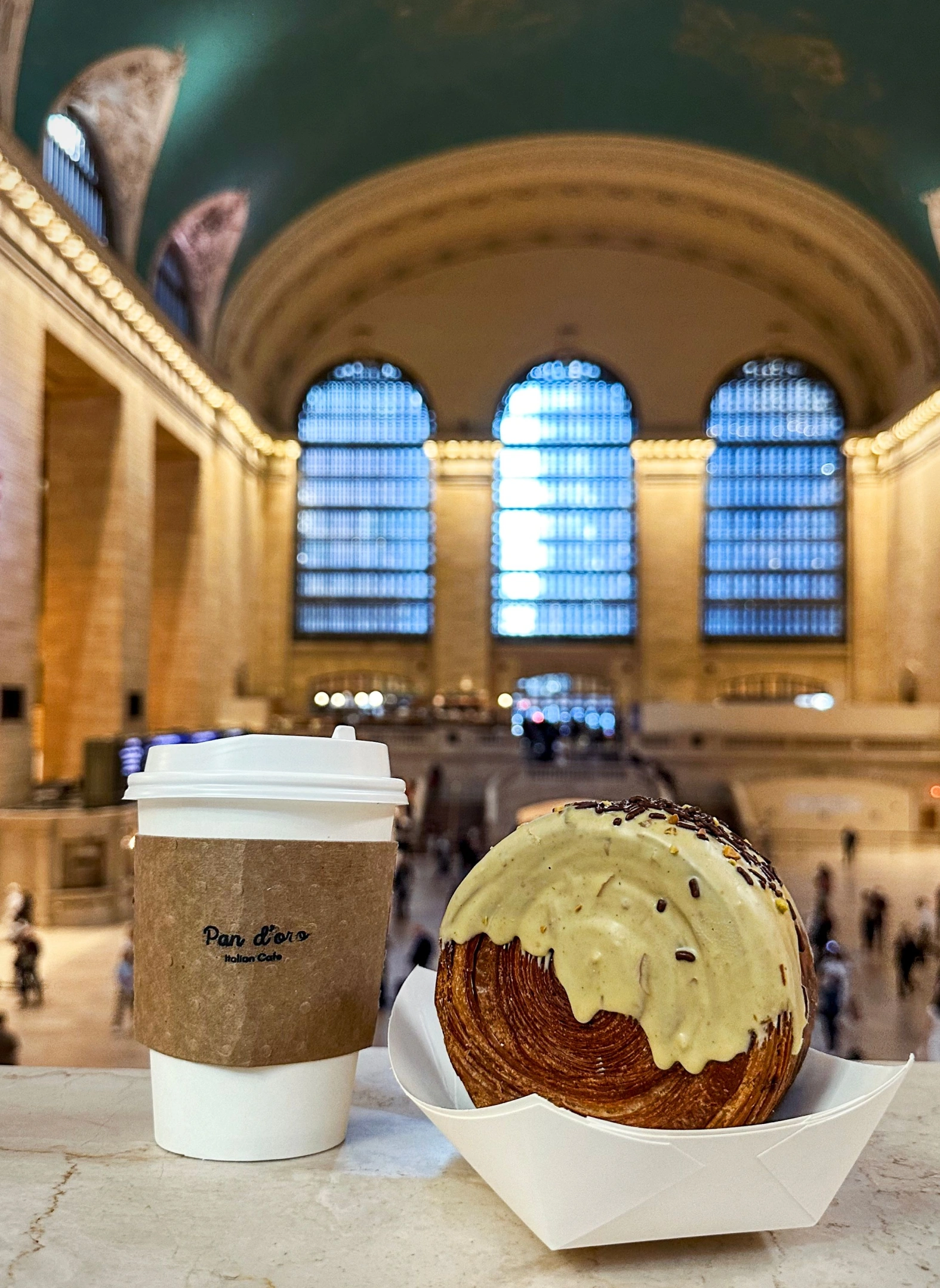 pandoro-nyc-italian-cafe-pastries-sandwiches-pizza-near-bryant-park
